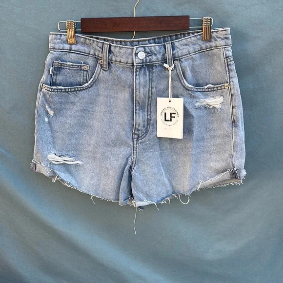 Lovers and Friends Jamie Cuffed Short Size 29 High Rise Color: Camellia NWT - Picture 1 of 7